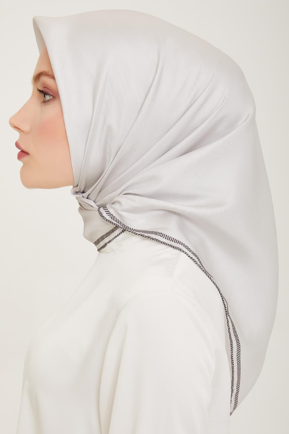 Belli İpek Eşarp - 4009-10 Gümüş Twill