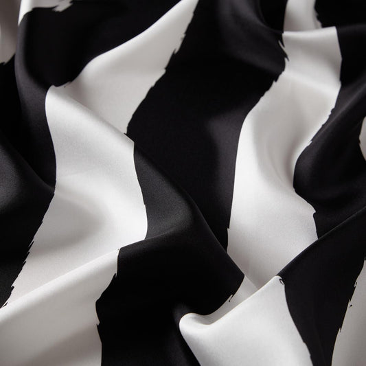 İpekevi Twill İpek Eşarp - Makro Zebra Desenli - Siyah Beyaz