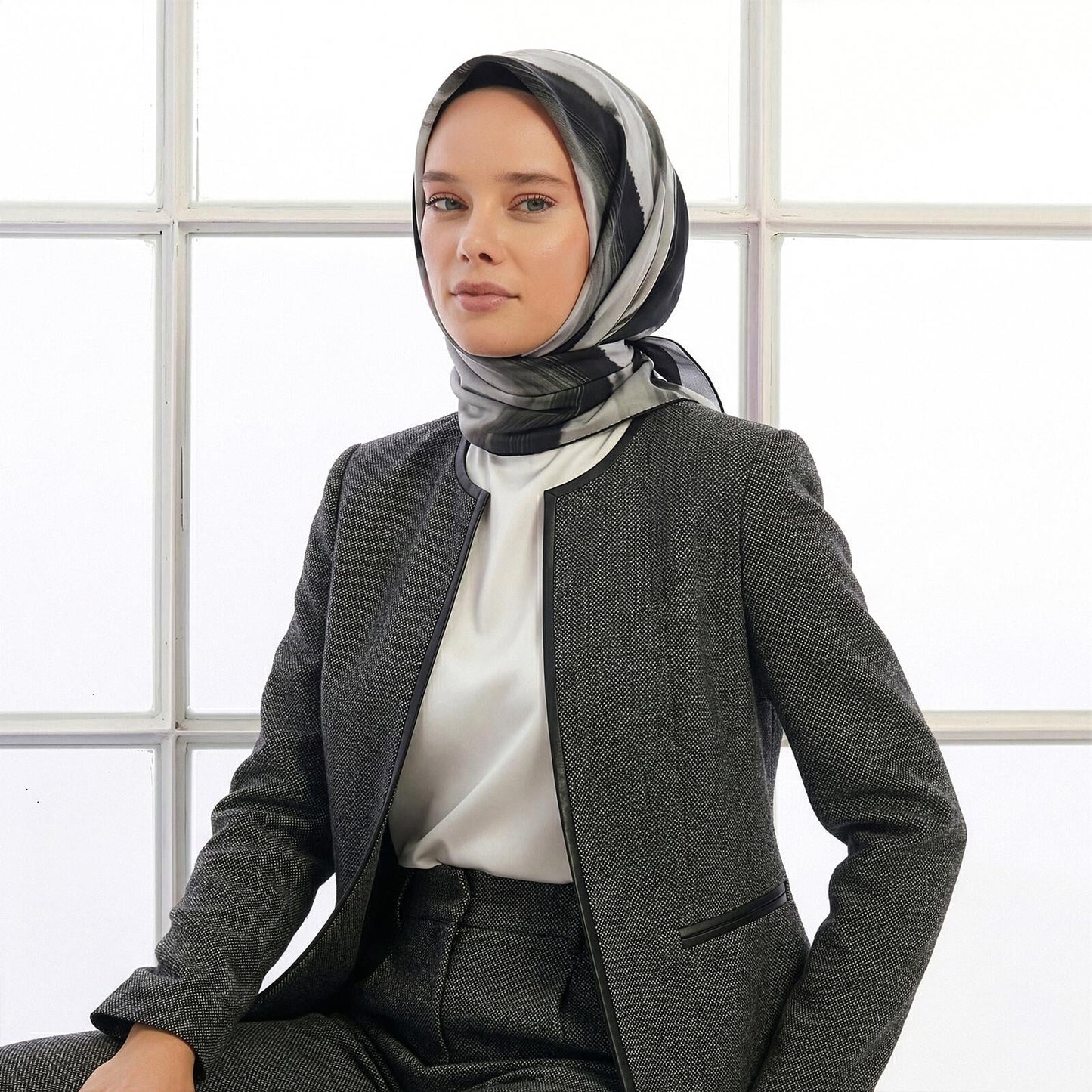 İpekevi Twill İpek Eşarp - Rüya Desenli - Gri Siyah