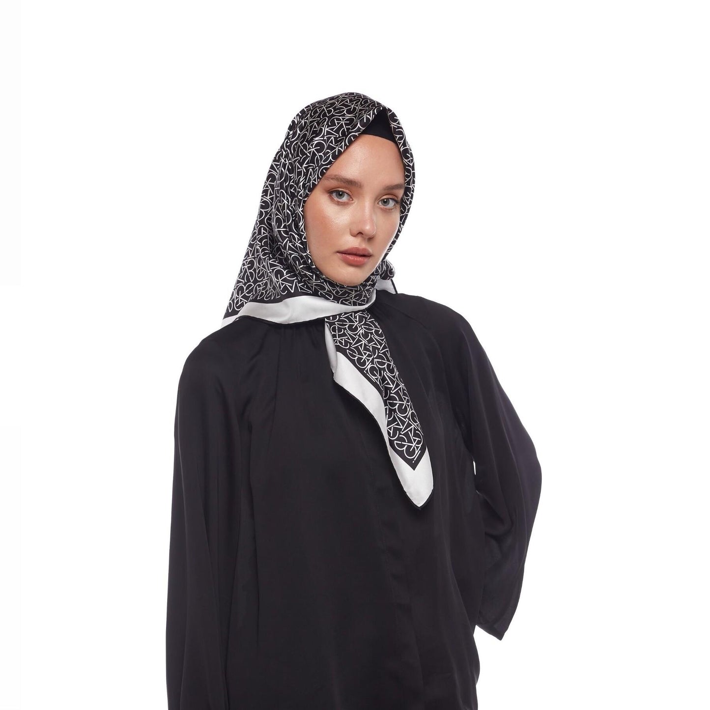 İpekevi Twill İpek Eşarp - Typo Monogram - Siyah Beyaz